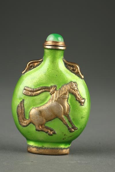 THREE SNUFF BOTTLES. - 4