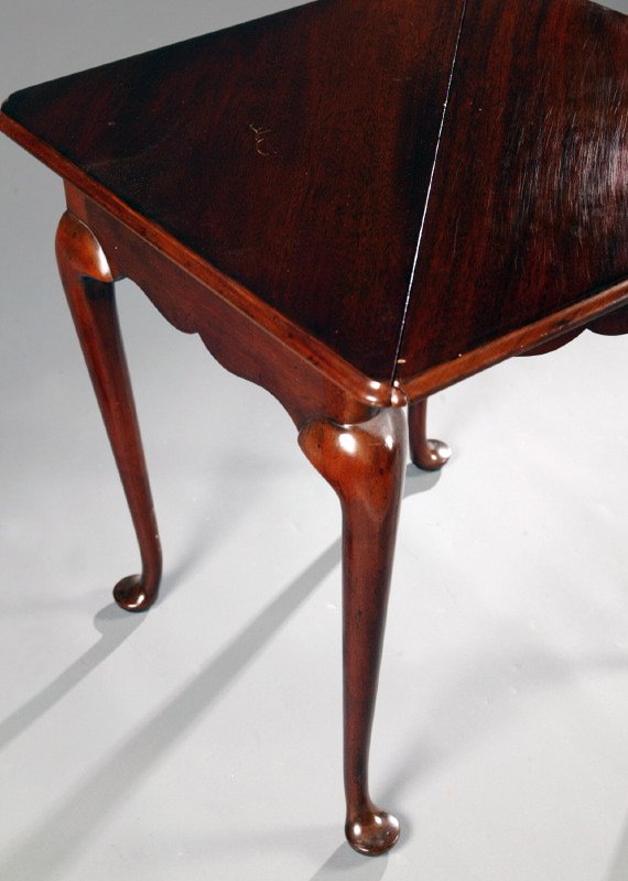 KITTINGER HANDKERCHIEF TABLE. - 3