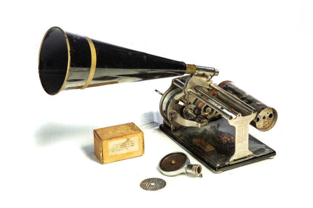 COLUMBIA TYPE Q GRAPHOPHONE PHONOGRAPH RECORD PLAYER.: COLUMBIA TYPE Q GRAPHOPHONE PHONOGRAPH RECORD PLAYER. American, 1st quarter-20th century. Black japanned bed plate with nickel hardware and original reproducer with box, black enamel horn. 10"h. 7.5"w