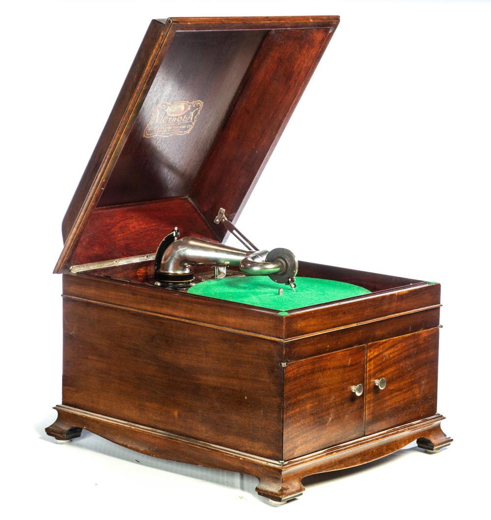VICTOR VICTROLA MODEL VV-IX PHONOGRAPH RECORD PLAYER.: VICTOR VICTROLA MODEL VV-IX PHONOGRAPH RECORD PLAYER. American. 1st quarter-20th century. Mahogany cabinet with nickel hardware and No. 2 reproducer, 15"h. 17"w. 20.5"d.