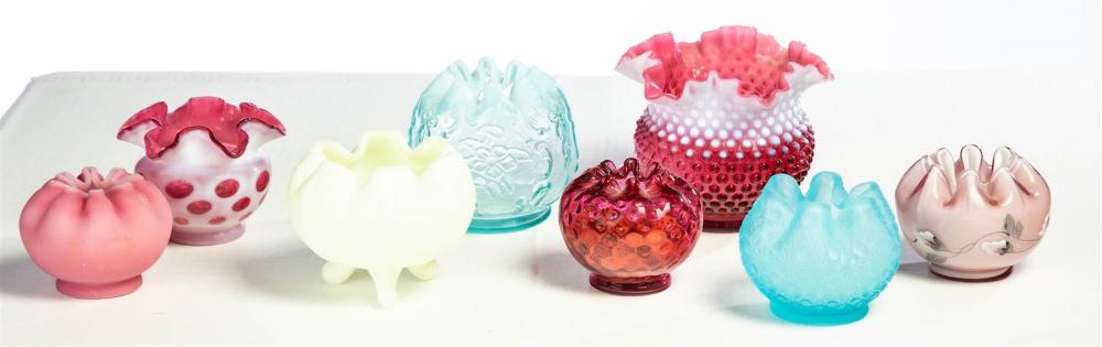 GROUP OF FIFTEEN FENTON ROSE BOWLS.: GROUP OF FIFTEEN FENTON ROSE BOWLS. American, 2nd half-20th century. Included are Burmese, Spanish Lake, Coin Spot, Inverted Thumb Print, Hobnail, etc.