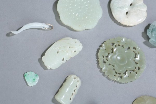 TWENTY-SIX JADE CARVINGS. Large carvings include - 2