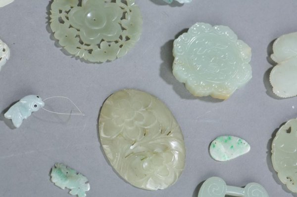 TWENTY-SIX JADE CARVINGS. Large carvings include - 3