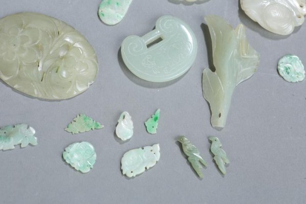 TWENTY-SIX JADE CARVINGS. Large carvings include - 5