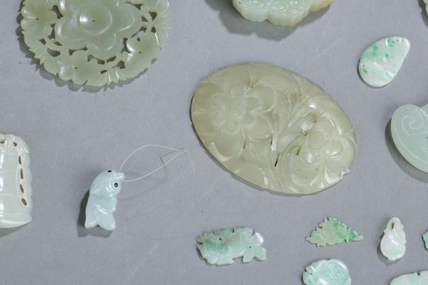 TWENTY-SIX JADE CARVINGS. Large carvings include - 6