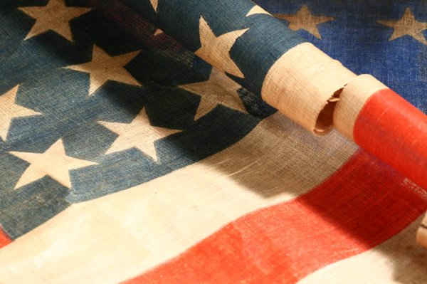 THREE PRINTED U.S. PARADE FLAGS. American, 18 - 5