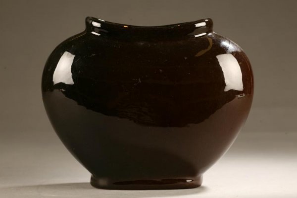 OHIO ART POTTERY PILLOW VASE. Possibly Weller. Br - 2