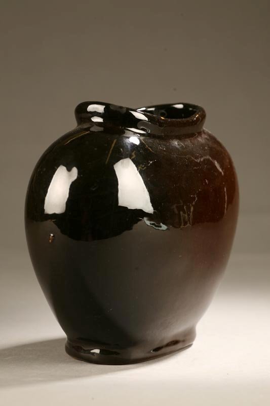 OHIO ART POTTERY PILLOW VASE. Possibly Weller. Br - 3