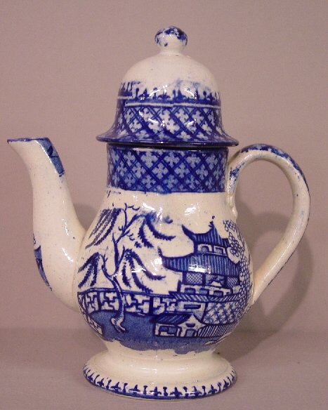 MINIATURE BLUE WILLOW TEAPOT. Bulbous ta