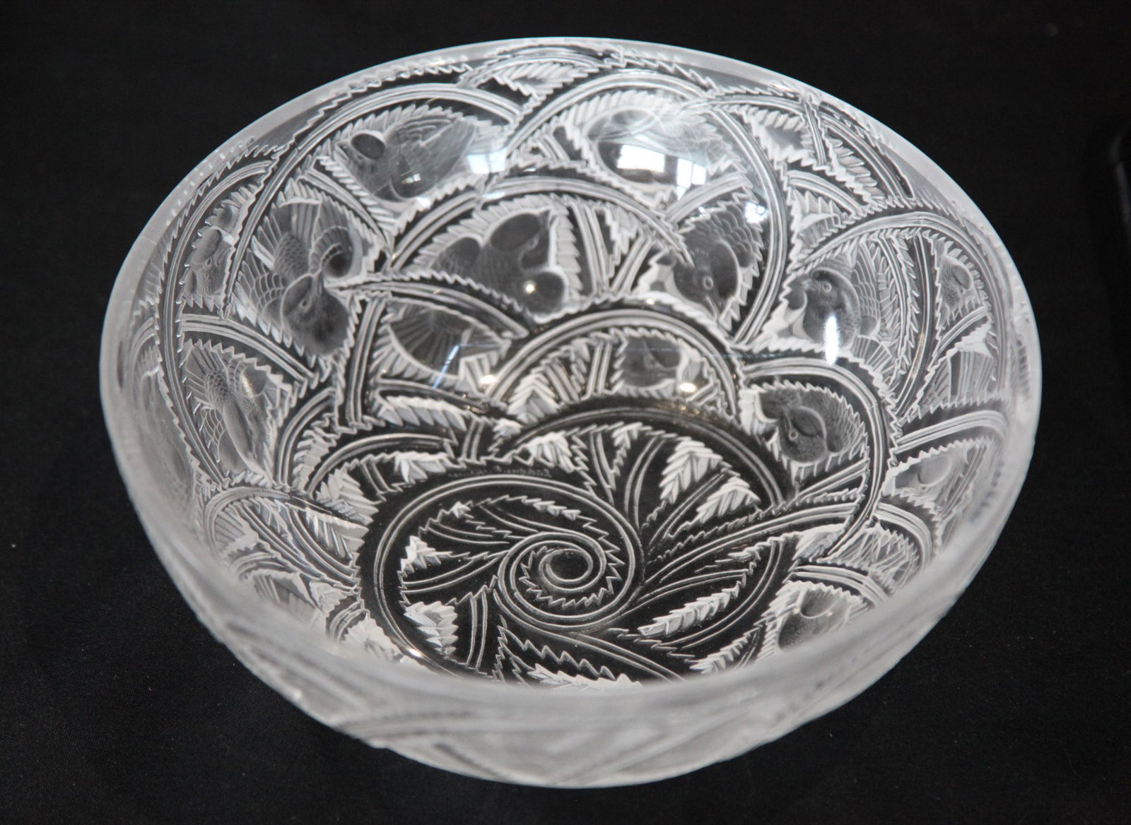 LALIQUE "COUPE PINSONS" BOWL. (1 of 6)