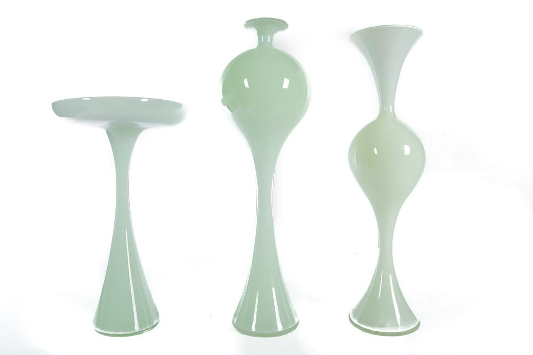 THREE GREEN ART GLASS PIECES. (1 of 3)