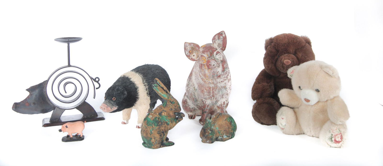 GROUP OF MISC. ANIMALS AND QUILT. (1 of 4)