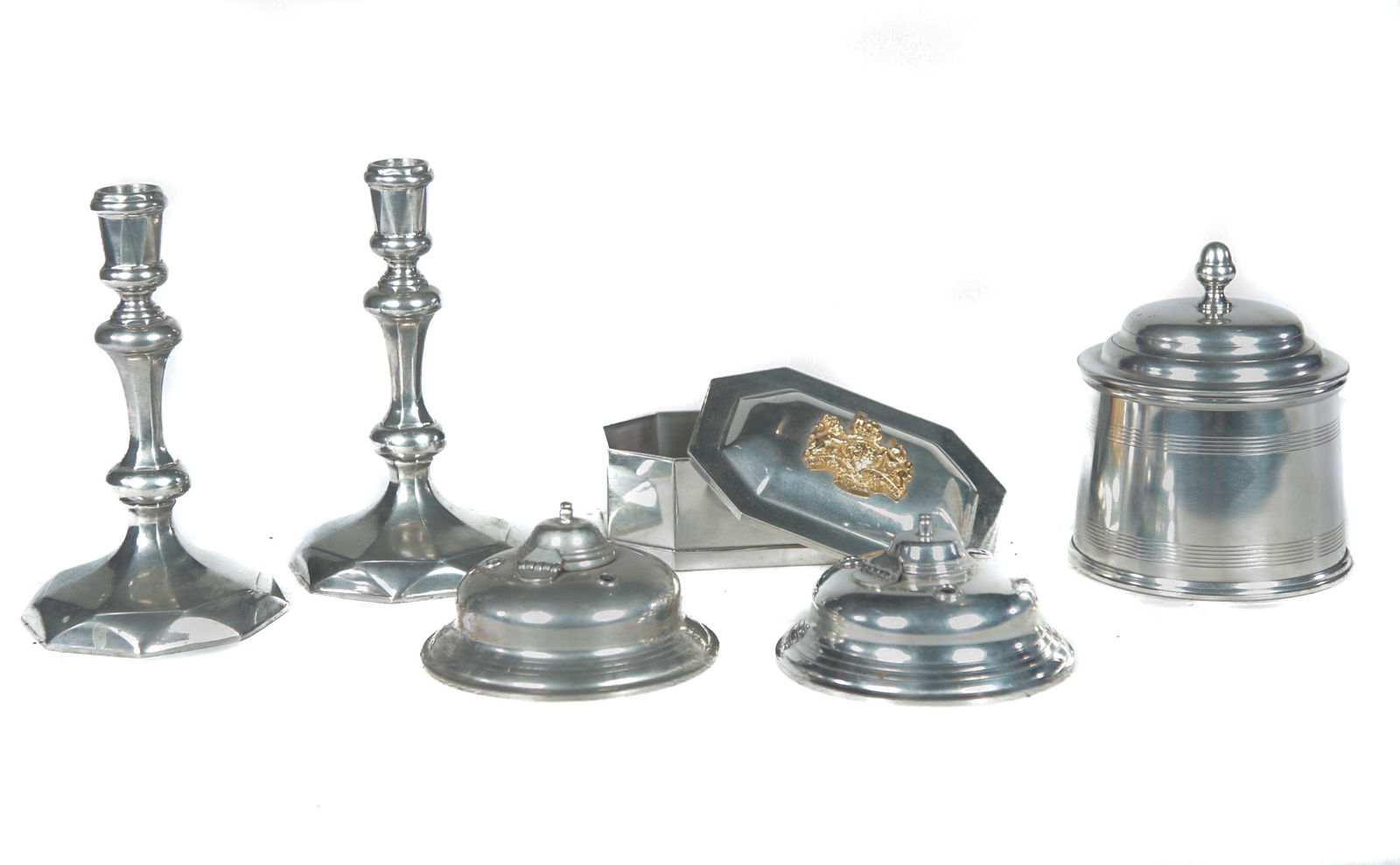 SIX PIECES OF STIEFF WILLIAMSBURG PEWTER. (1 of 1)