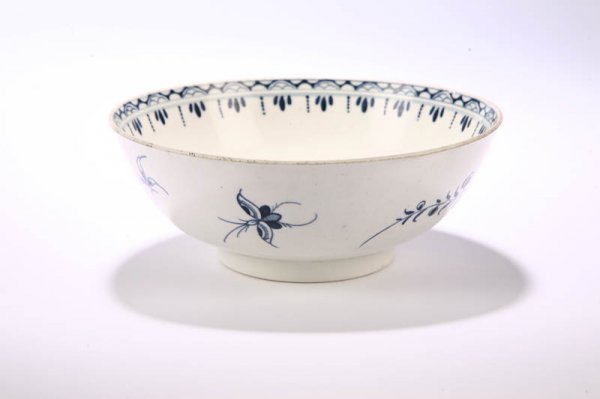 WORCESTER, DR. WALL PERIOD BOWL. - 2