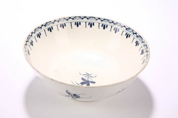 WORCESTER, DR. WALL PERIOD BOWL. - 3