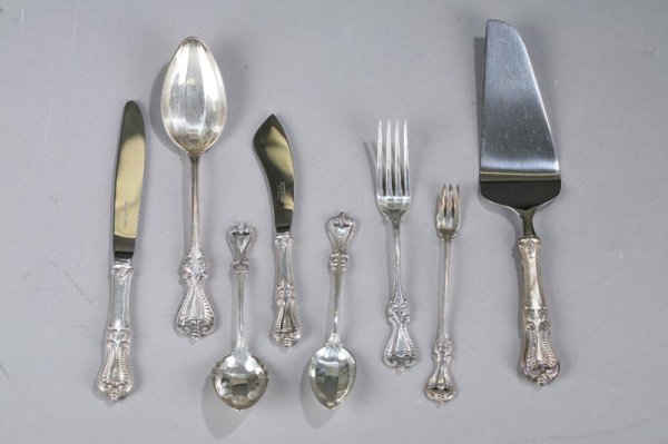 SET OF STERLING SILVER FLATWARE. 38 pieces. Towle - 2