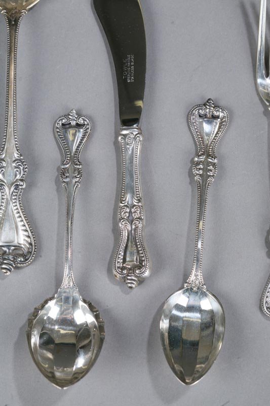 SET OF STERLING SILVER FLATWARE. 38 pieces. Towle - 3