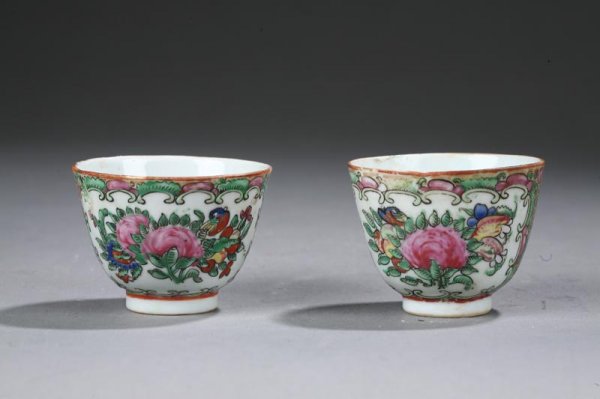 ROSE MEDALLION TEA SET. Teapot with wire handle.  - 3