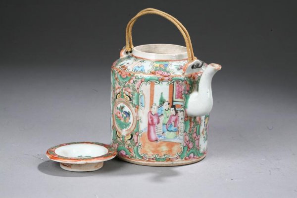 ROSE MEDALLION TEA SET. Teapot with wire handle.  - 4