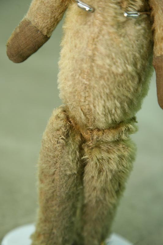 VINTAGE STRAW STUFFED BEAR. Probably English. Jo - 3