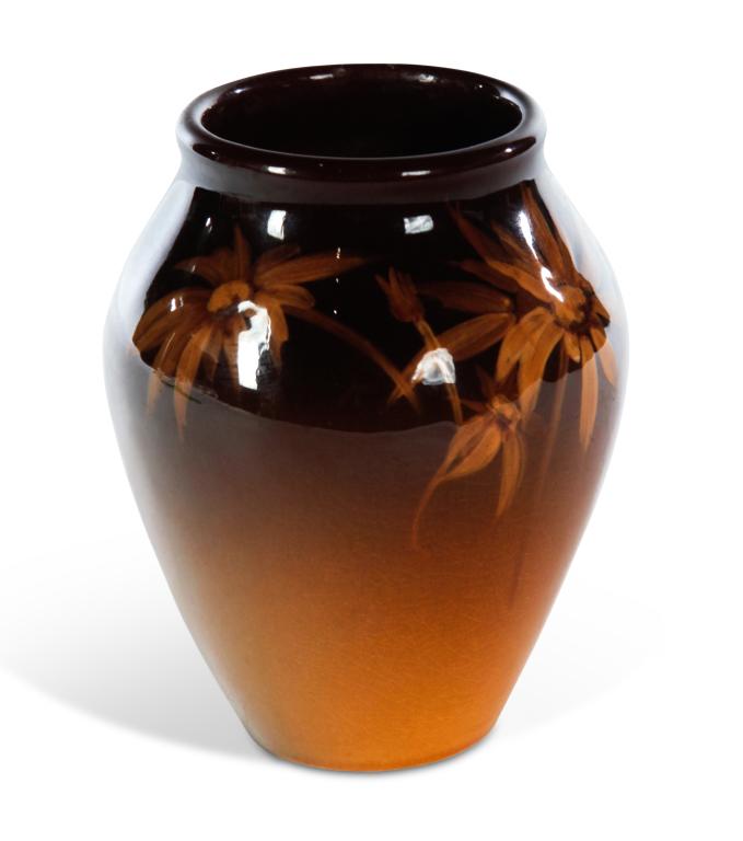 ROOKWOOD ART POTTERY VASE, DATED 1902.: Cincinnati, Ohio. high brown under glaze with daisies, artist signed I.B. Possibly Irene Bishpo and impressed 915F body shape, 4.5"h.