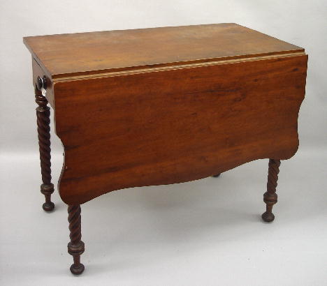 UNUSUAL DROP LEAF TABLE. Attributed to Kentucky. Ch