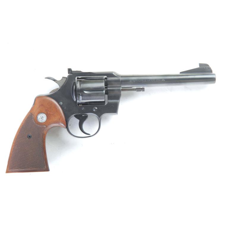 *COLT OFFICERS MODEL MATCH .38 SPL REVOLVER: COLT OFFICERS MODEL MATCH .38 SPL REVOLVER. American, 3rd quarter-20th century. Blued finish, tapered barrel, wide hammer spur, and checkered walnut target grips. 6" barrel length, 11.5" overall. S/n 