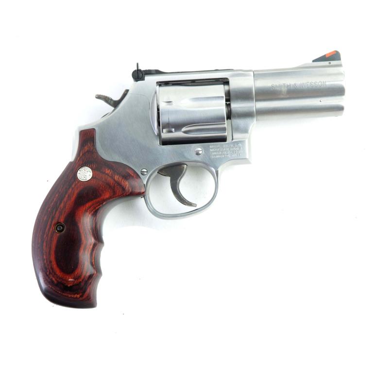 *SMITH & WESSON MODEL 686 .357 MAGNUM REVOLVER: SMITH & WESSON MODEL 686 .357 MAGNUM REVOLVER. American, ca. 2010. Stainless steel frame with Cocobolo grips. 3" barrel length, 8" overall. S/n CPE0508. Unfired with original case. Requires ATF Form 4
