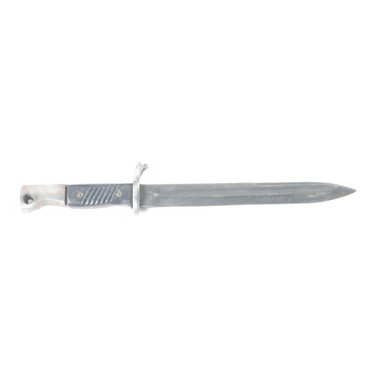 POST WW2 ISRAELI M1949 BAYONET.: POST WW2 ISRAELI M1949 BAYONET. Circa 1950. Blade marked with Hebrew lettering and Star of David. S/n. 30641. Imperfections. 15”l.