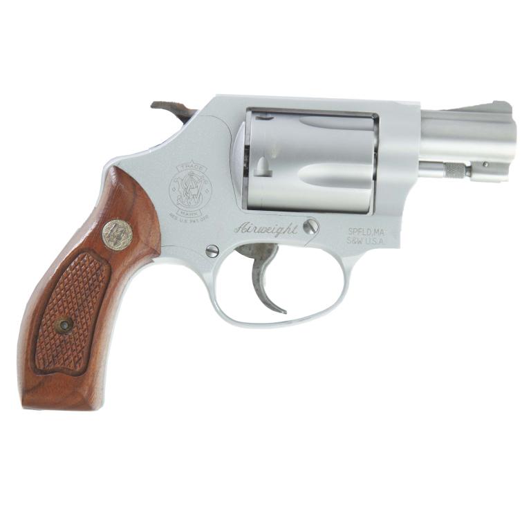 *SMITH & WESSON MODEL 637-2 .38 SPECIAL REVOLVER: SMITH & WESSON MODEL 637-2 .38 SPECIAL REVOLVER. American, 20th century. Aluminum frame, checkered walnut grips, fluted cylinder and stamped barrel. 1.88" barrel length, 6.25" overall. S/n CMM0784.Req
