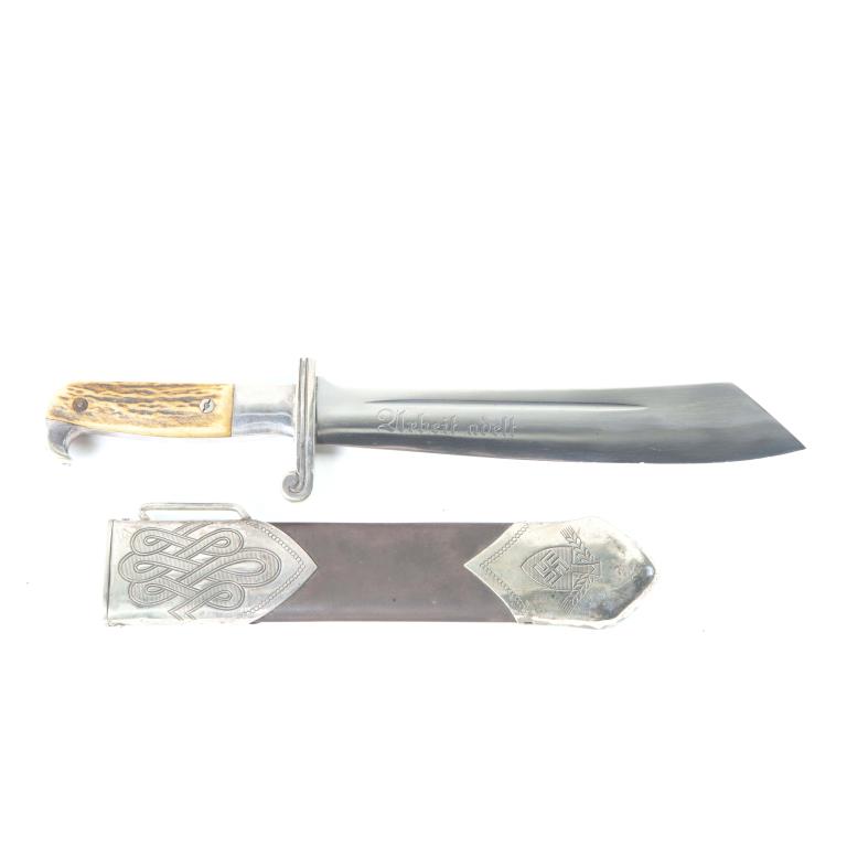 GERMAN WWII RAD SUBORDINATE HEWER DAGGER: GERMAN WWII RAD (REICHSARBEITSDIENST) SUBORDINATE HEWER DAGGER. German, ca. 1935. Stag horn handles, stylized eagle head pommel, and a cross guard with single upturn design. Blade engraved "Arbeit Ade