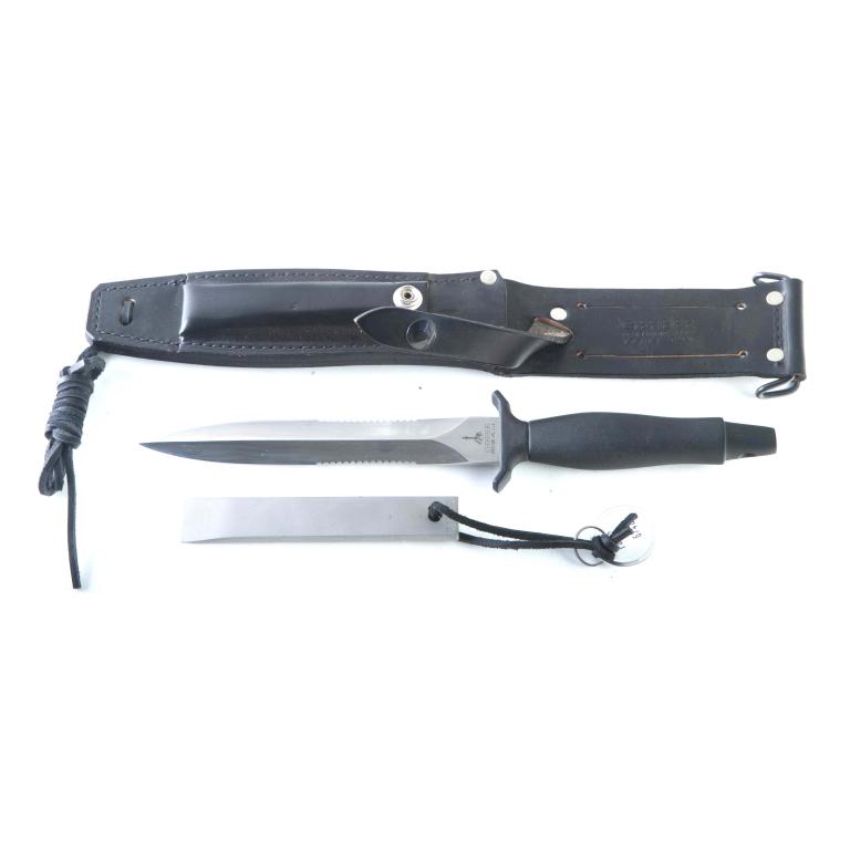 GERBER KNIVES MARK II - 7" COMBAT DAGGER: GERBER KNIVES MARK II COMBAT DAGGER - 7" BLADE. American. Double serrated stainless steel blade and black die cast aluminum handle. 11-7/8" overall length. S/n C8041S. Includes black Gerber leather sh