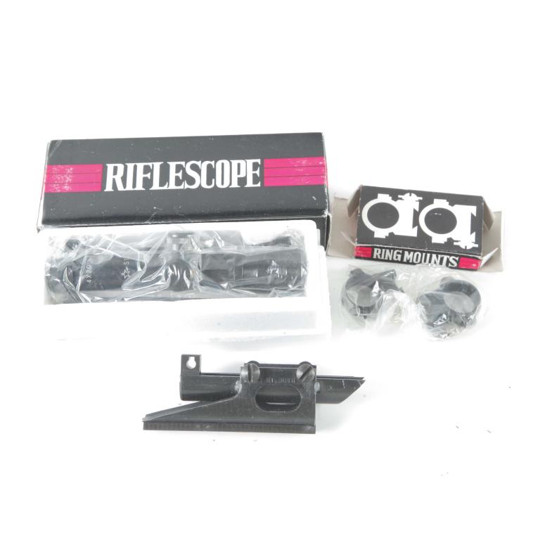 SKS 4x20 RIFLE SCOPE AND RING MOUNTS: SKS 4x20 RIFLE SCOPE AND RING MOUNTS. American, 20th century. Scope is new in original box along with ring mounts.