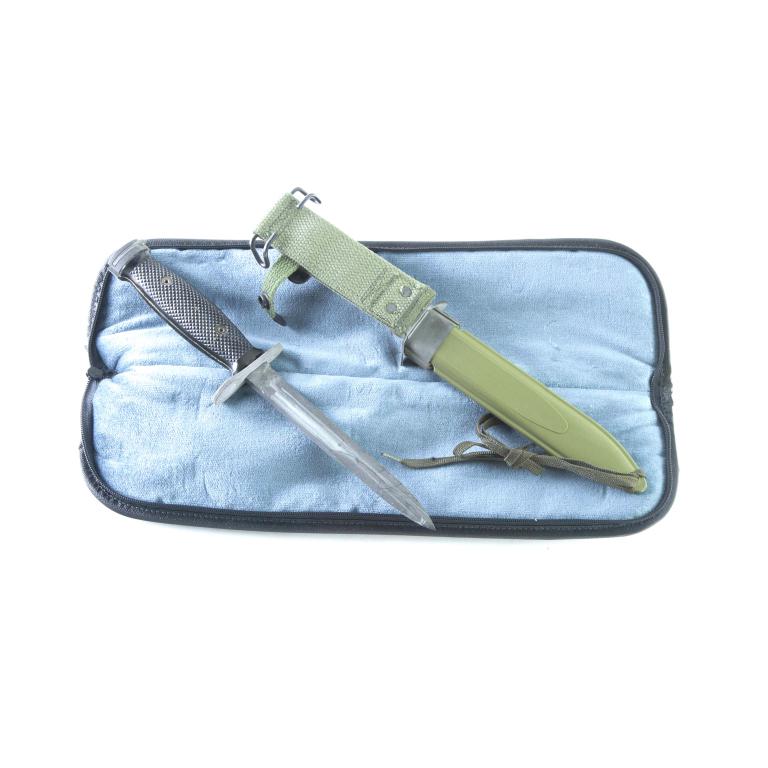 BREN-DAN M4 - 6.75" BAYONET WITH M8 SCABBARD: BREN-DAN M4 - 6.75" BAYONET WITH M8 SCABBARD. American. Parkerized blade with black checkered grips. 11-5/8" overall length. Includes M8 scabbard.