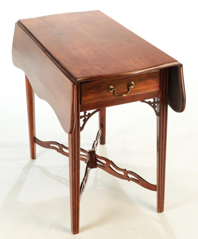 AMERICAN TRANSITIONAL PEMBROKE TABLE. (1 of 4)