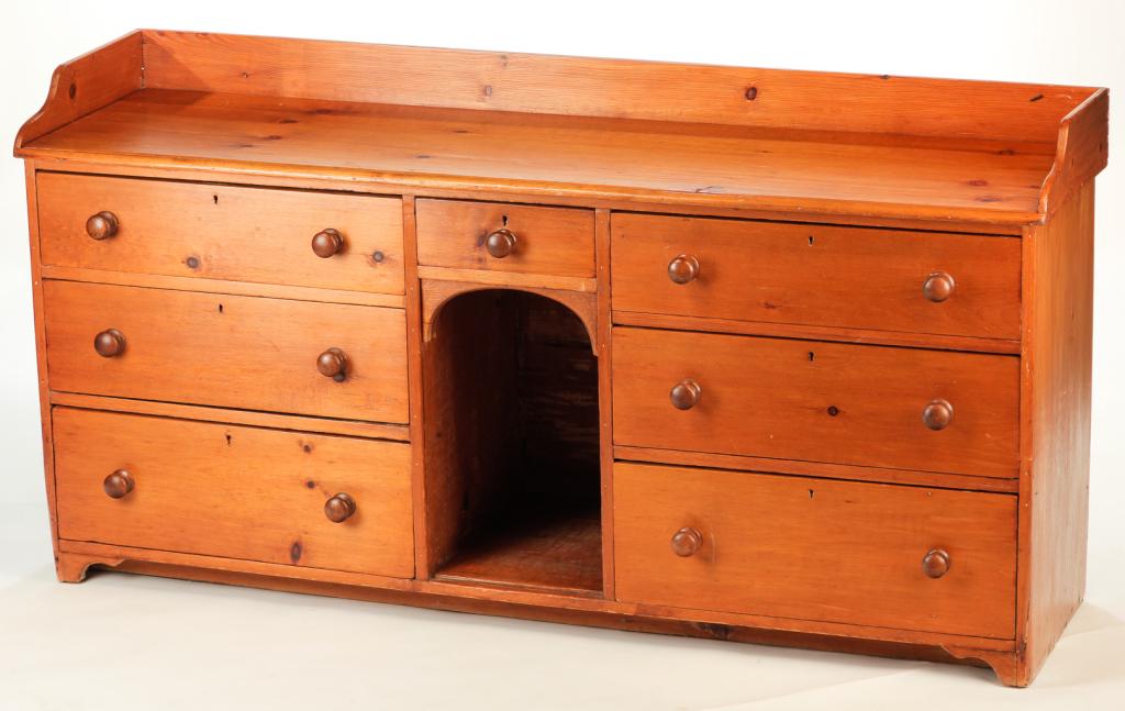 AMERICAN COUNTRY SIDEBOARD. (1 of 3)