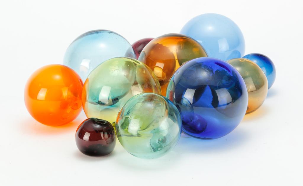 ELEVEN AMERICAN BLOWN GLASS FLOAT BALLS. (1 of 1)