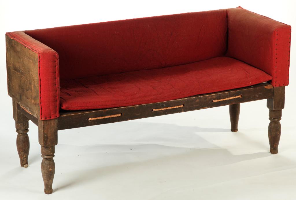 AMERICAN COUNTRY SOFA. (1 of 4)