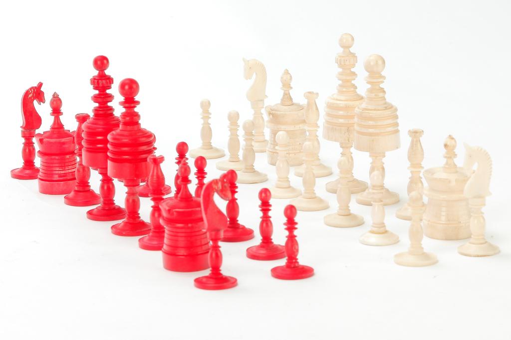 ENGLISH CHESS PIECES.: Ca. 1840, bone. Thirty two pieces in barleycorn pattern in red and white. Kings, 3.25"h. Ex collection of Floyd Sarisohn, (New York).