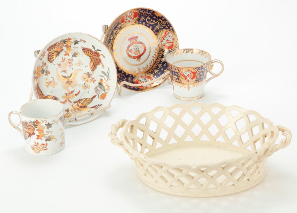 THREE PIECES OF ENGLISH CERAMICS. (1 of 3)