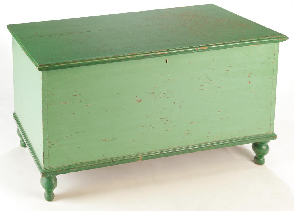 AMERICAN SHERATON BLANKET CHEST. (1 of 5)