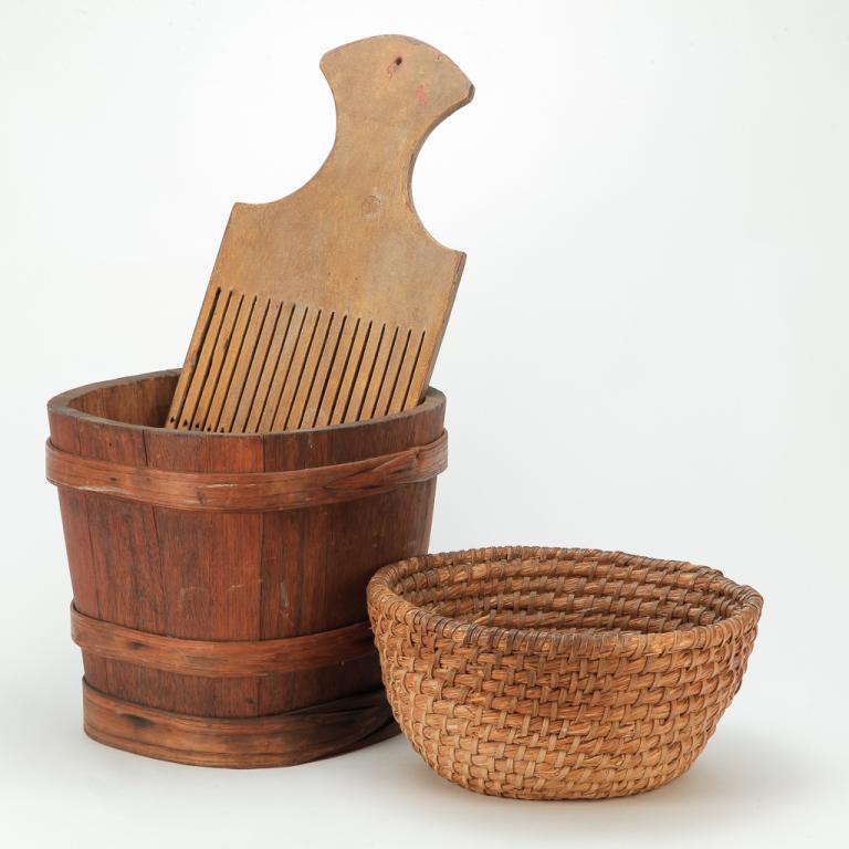 THREE AMERICAN HOUSEHOLD ITEMS. (1 of 6)