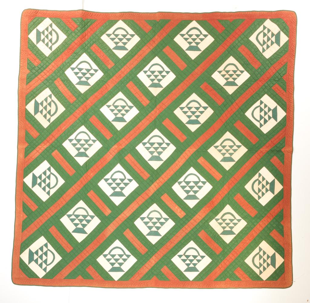 AMERICAN APPLIQUE QUILT. (1 of 2)