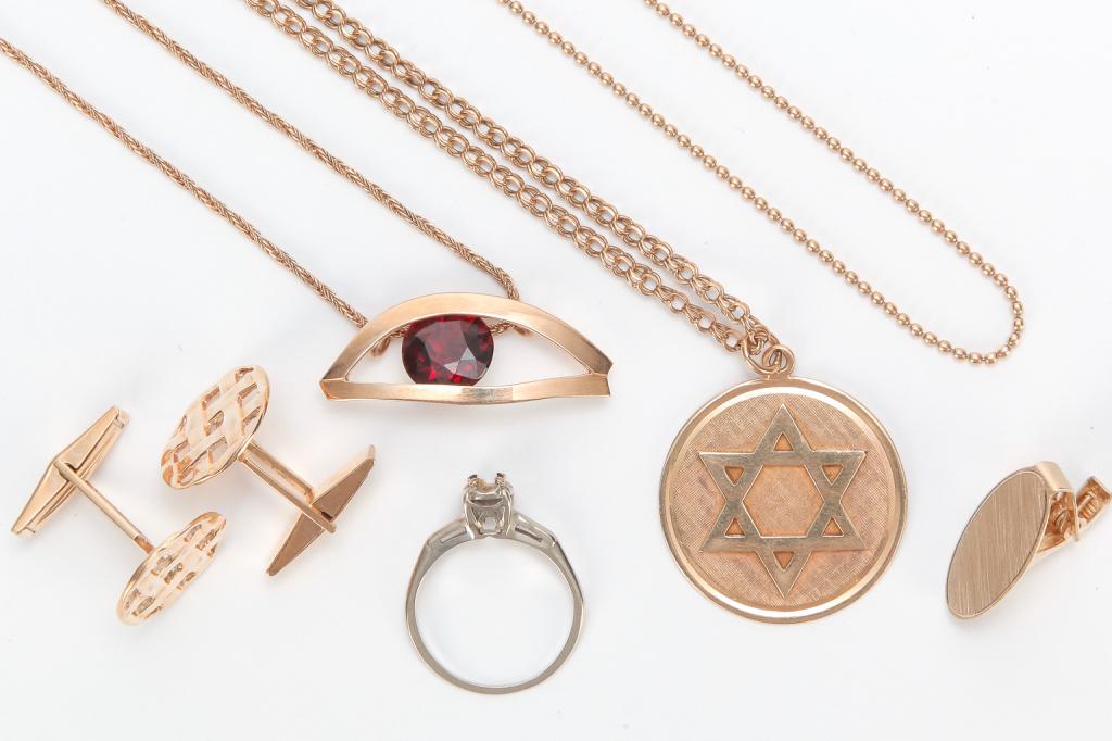 SMALL GROUP 14 KARAT GOLD JEWELRY. (1 of 1)