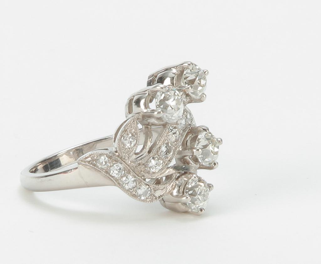 RETRO DIAMOND COCKTAIL RING. (1 of 3)