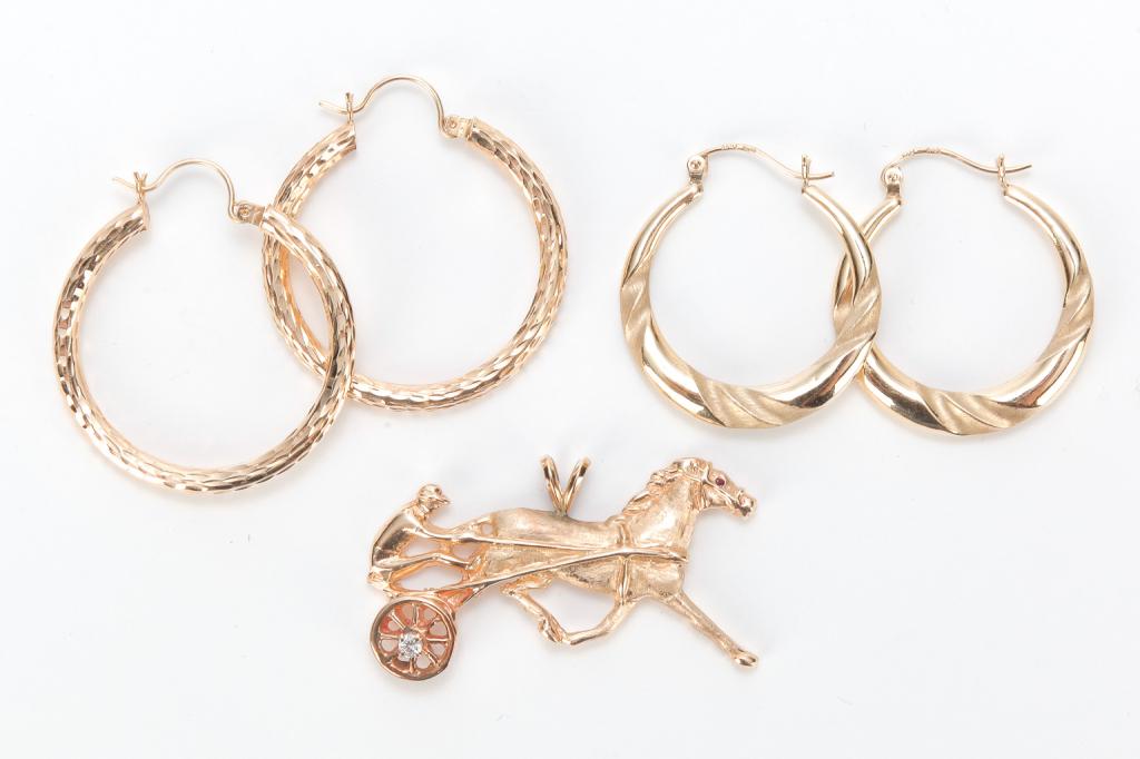 THREE PIECES 14 KARAT GOLD JEWELRY. (1 of 1)