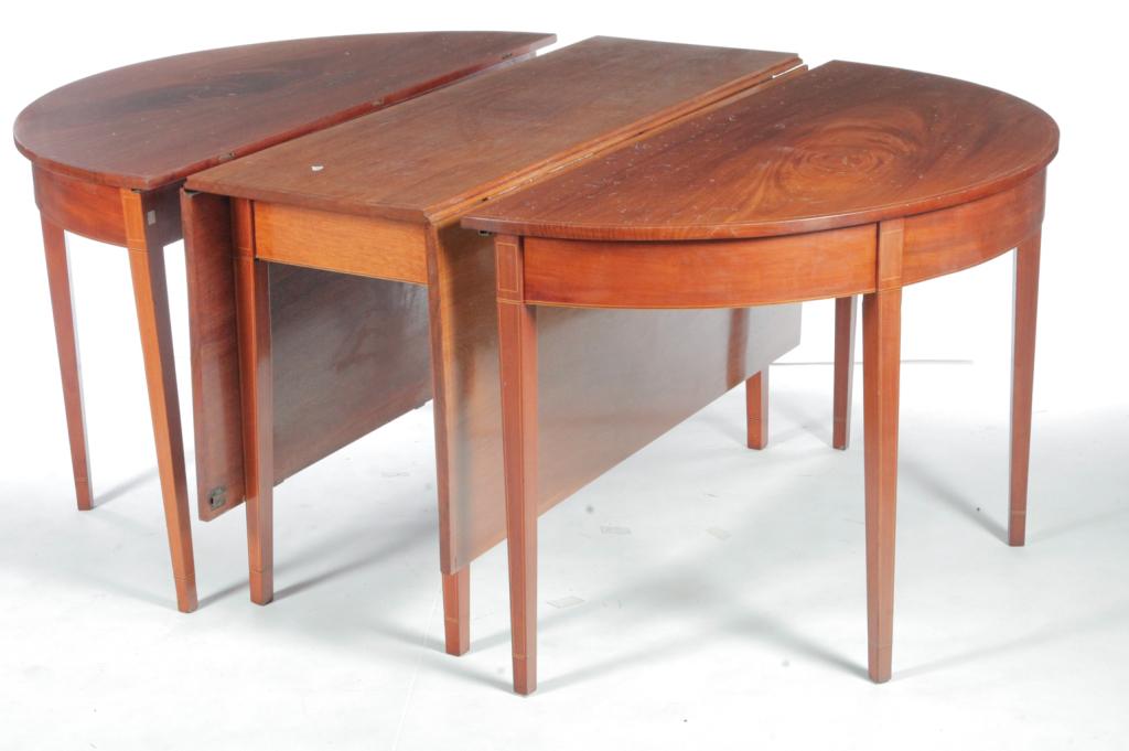 HEPPLEWHITE THREE-PIECE BANQUET TABLE. (1 of 4)