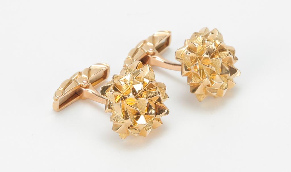 BOUCHERON 14K GOLD CUFFLINKS. (1 of 2)