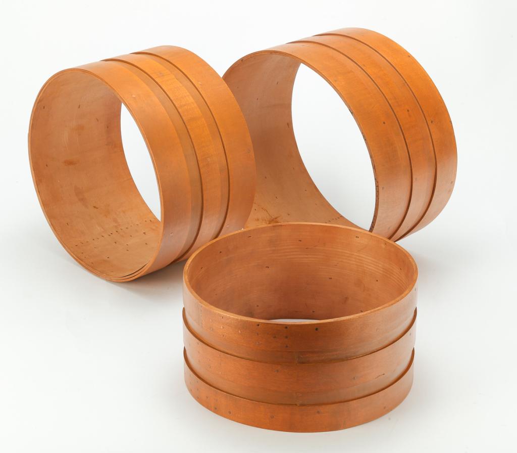 THREE SHAKER NESTING CHEESE MOLDS. (1 of 1)