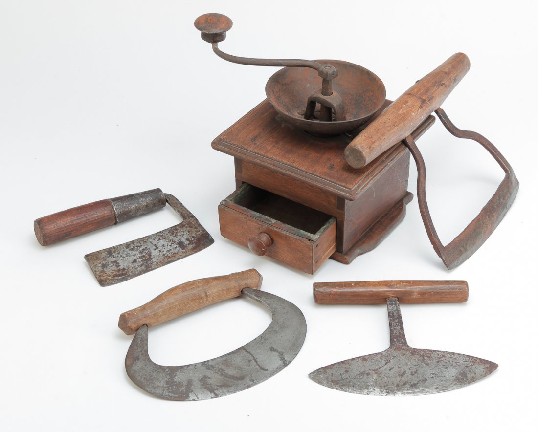 FIVE AMERICAN KITCHEN ITEMS. (1 of 4)